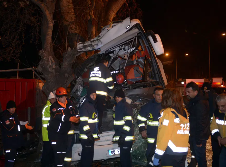 Eskişehir'de tur otobüsü kazası 7 Eskişehir'de tur otobüsü kazası 7
