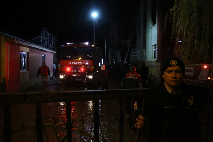 Adana'da yangın: 12 kişi hayatını kaybetti 20