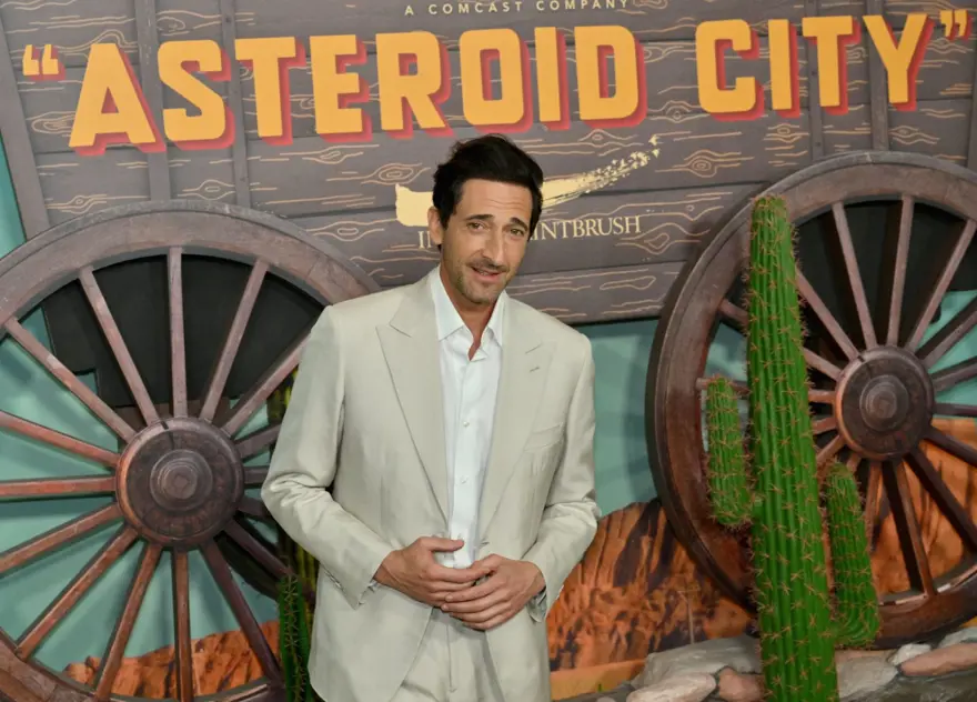 Yıldız kadrolu "Asteroit Şehir" (Asteroid City) filminin prömiyerinde şıklık yarışı 9 Yıldız kadrolu "Asteroit Şehir" (Asteroid City) filminin prömiyerinde şıklık yarışı 9