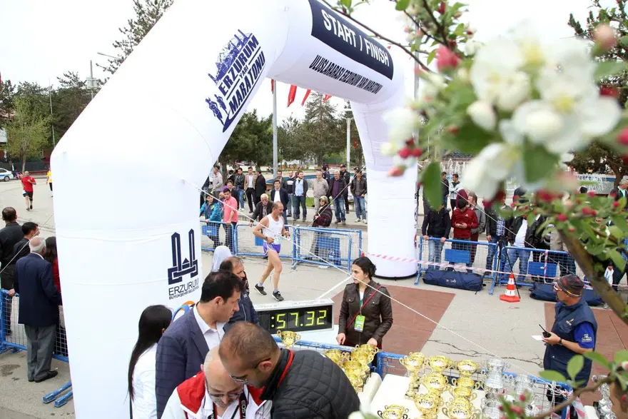 1. Uluslararası Erzurum Yarı Maratonu koşuldu 5 1. Uluslararası Erzurum Yarı Maratonu koşuldu 5