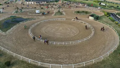 Veliefendi Hipodromu'nda ilkbahar-yaz yarış sezonu başlıyor