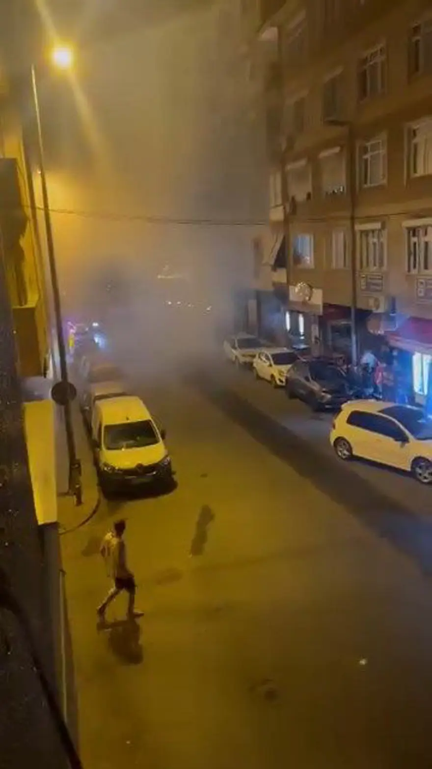 Küçükçekmece’de patlama paniği: Motosikletli saldırganlarinternet kafeye patlayıcı madde attı 1