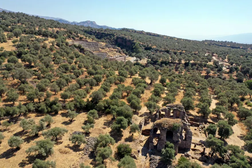 Aydın'daki Nysa Antik Kenti'nde yaklaşık bin yıllık 47 mezar bulundu 13