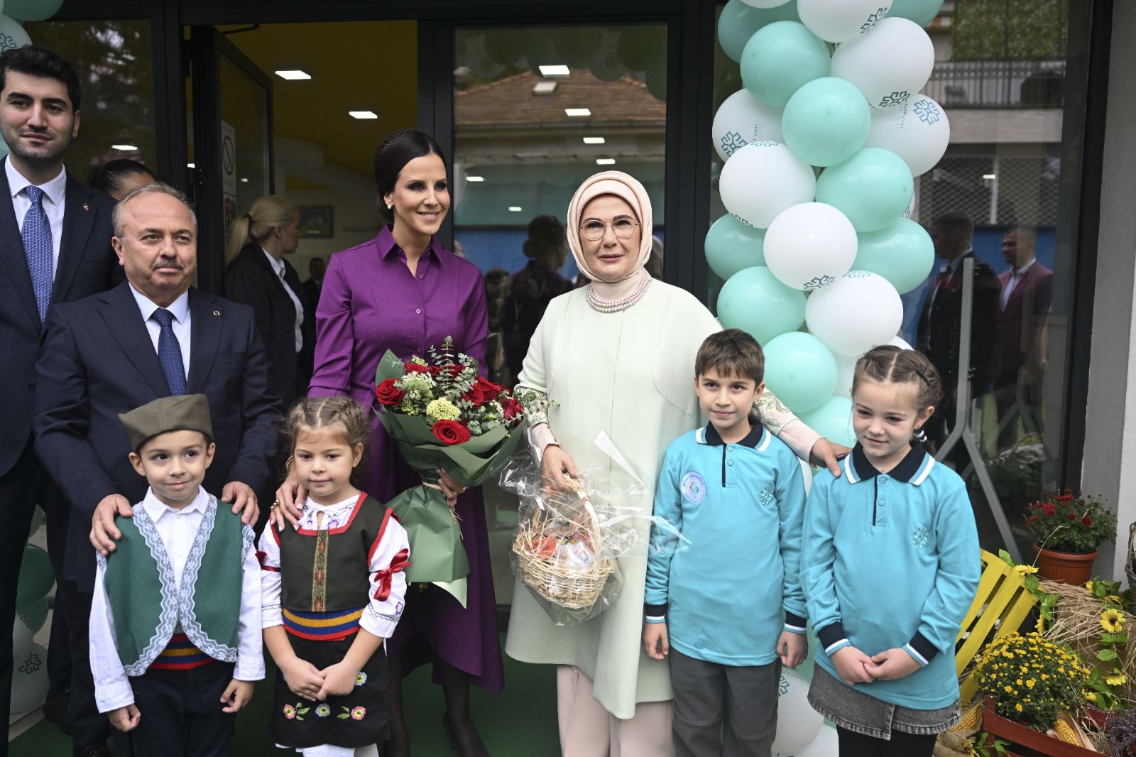 Emine Erdoğan, Belgrad'daki Türkiye Maarif Vakfı'nın anaokulu öğrencileriyle bir araya geldi