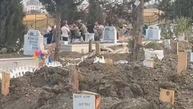 Mezarlık ringe döndü