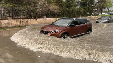 Kütahya'da sağanak yağış etkili oldu