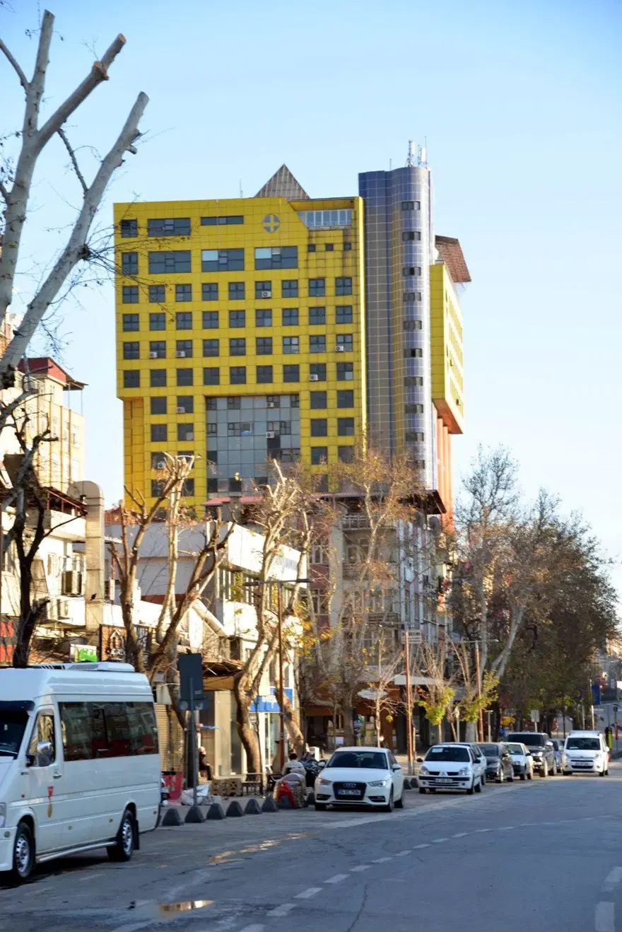 "Dünyanın en saçma binasının" yıkılacağı tarih belli oldu 6