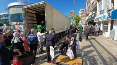 Ucuz sandalyeler izdihama neden oldu! Kapanın elinde kaldı