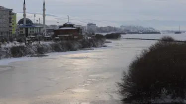 Ardahan eksi 23 dereceyi gördü
