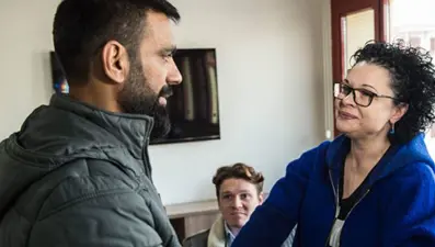 Bulgar anne oğlunun kalbini nakil yapılan Türk hastada dinledi