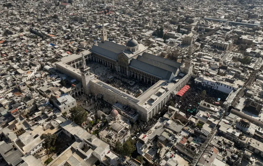 Emevi Camisi'nin halıları Türkiye'den gidecek. Yüzde yüz yün olacak. 7