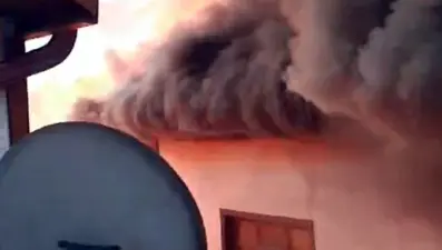 Başkent'te yangın: 4 eski Ankara evi kül oldu