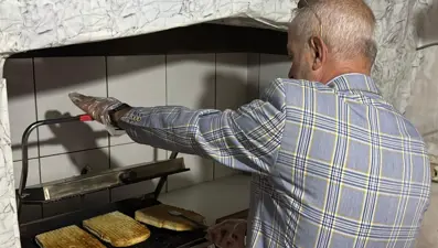 Ünü dünyaya yayıldı: Kargoyla tost gönderiyor