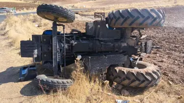 Mardin'de traktör devrildi: 1 yaralı