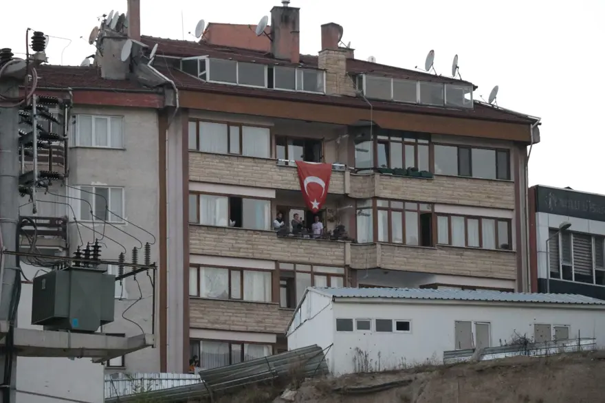 Bolu'da bir genç intihara kalkıştı, vatandaşlar sosyal medyadan canlı yayın açtılar 3