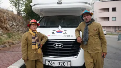 Güney Kore'den "Hayat bu değil" düşüncesiyle yola çıkan çift, karavanla dünyayı turluyor