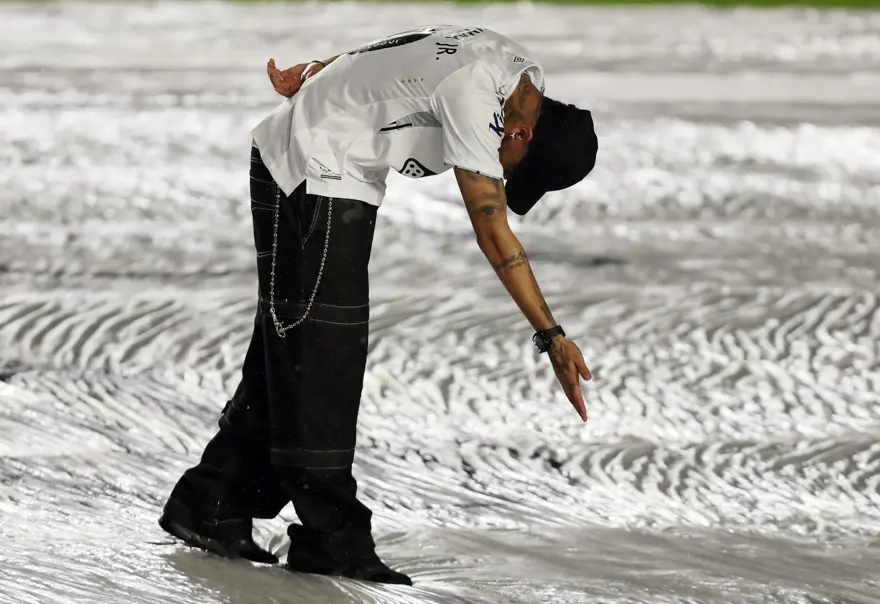 Yıldız futbolcu Neymar her şeyin başladığı yerde: "Prens geri döndü!" 10 Yıldız futbolcu Neymar her şeyin başladığı yerde: "Prens geri döndü!" 10