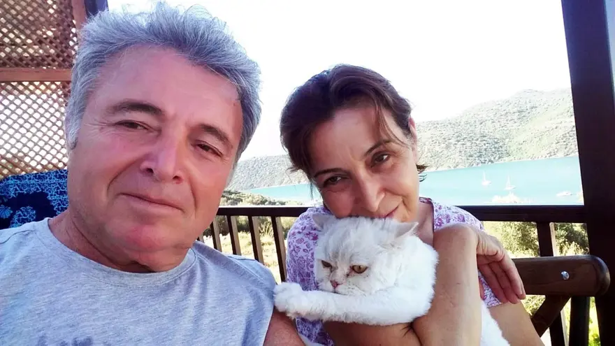 Kayıp kedi minibüsün kaportasından çıktı 3 Kayıp kedi minibüsün kaportasından çıktı 3