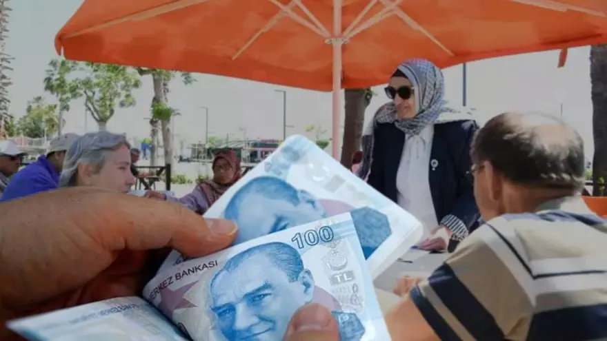 4 bin lira emekli bayram ikramiyesi ödeme takvimi 2025 açıklandı mı? Kurban Bayramı emekli ikramiyeleri ne zaman yatacak? 