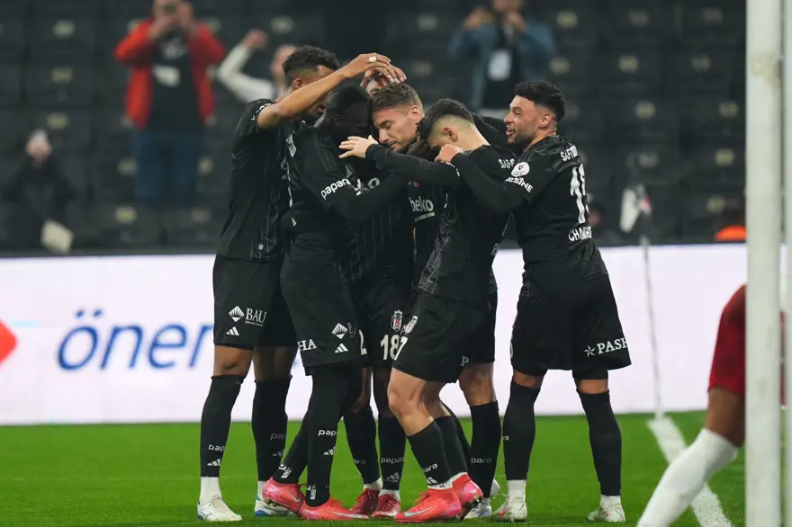 Beşiktaş'a evinde büyük sürpriz: Gaziantep FK, Dolmabahçe'de 1-0'dan geri dönerek kazandı 14
