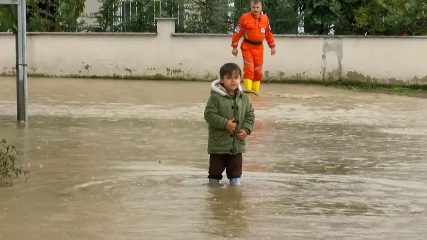 İstanbul'da sağanak ve fırtına hayatı felç etti 9