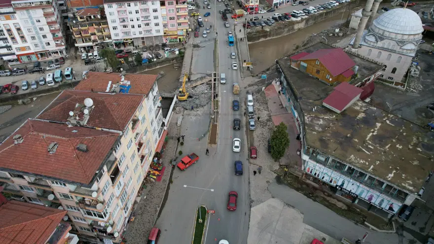 Çayeli'nde sele neden olan köprüler yıkılıyor 14 Çayeli'nde sele neden olan köprüler yıkılıyor 14
