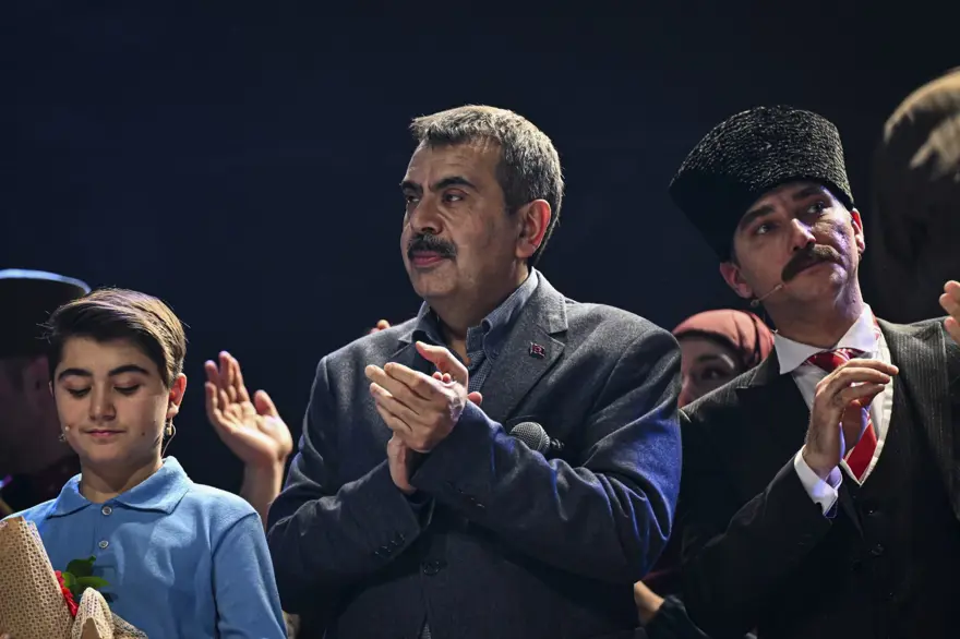 "Cumhuriyete Doğru" oyunu Ankara'da "perde" dedi 4 "Cumhuriyete Doğru" oyunu Ankara'da "perde" dedi 4