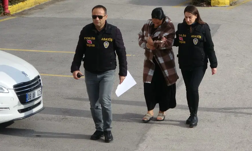 162 ayrı suç kaydı var! 291 yıl hapis cezası bulunan kadın Eskişehir’de yakalandı 2