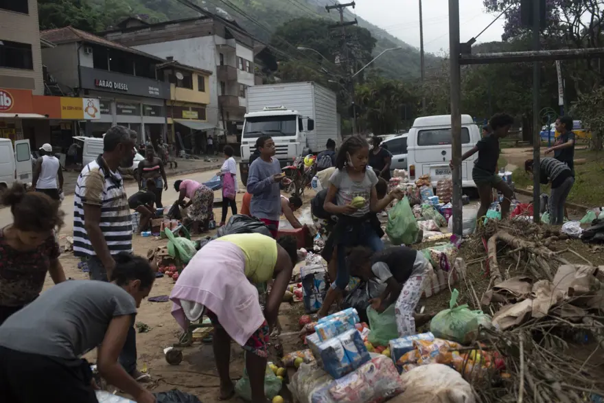Brezilya’daki sel felaketinde ölenlerin sayısı 104’e çıktı 36 Brezilya’daki sel felaketinde ölenlerin sayısı 104’e çıktı 36