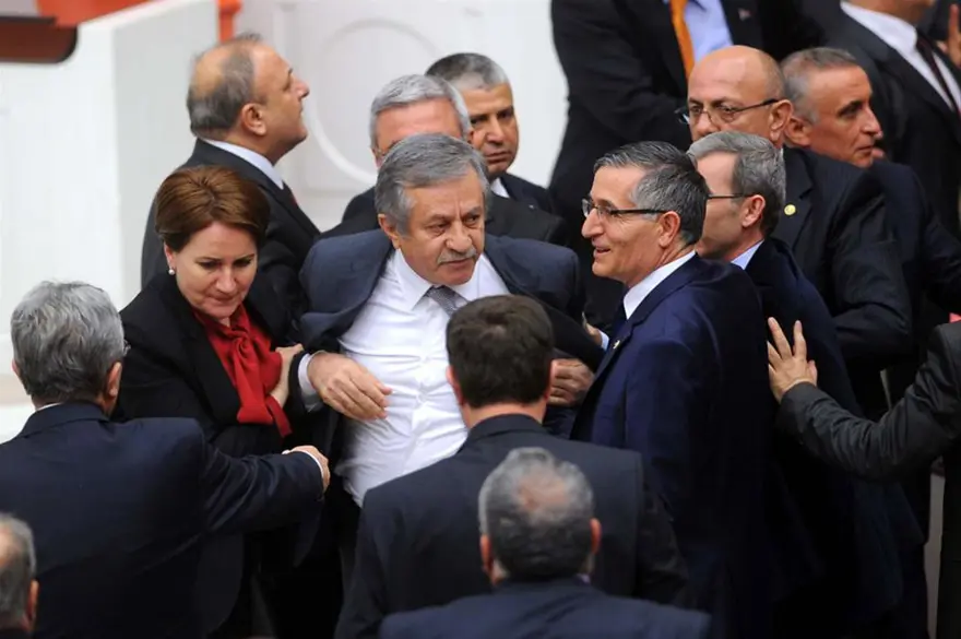 Meclis'te '28 Şubat' kavgası 