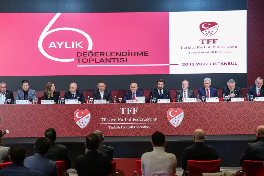 TFF Başkanı Mehmet Büyükekşi: Hakemin yanına fazladan gelen oyuncuya para cezası vereceğiz 8