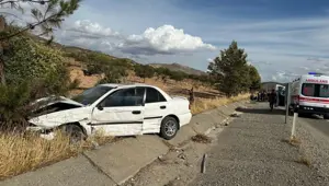 Adıyaman'da otomobil ile hafif ticari araç çarpıştı: Üç yaralı