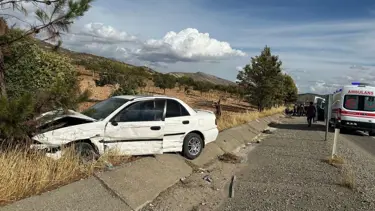 Adıyaman'da otomobil ile hafif ticari araç çarpıştı: Üç yaralı
