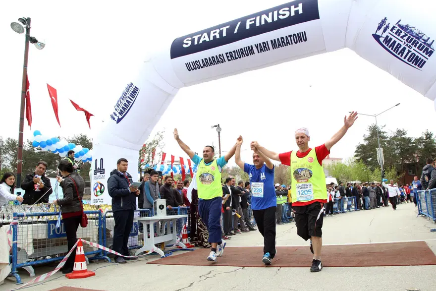1. Uluslararası Erzurum Yarı Maratonu koşuldu 10 1. Uluslararası Erzurum Yarı Maratonu koşuldu 10