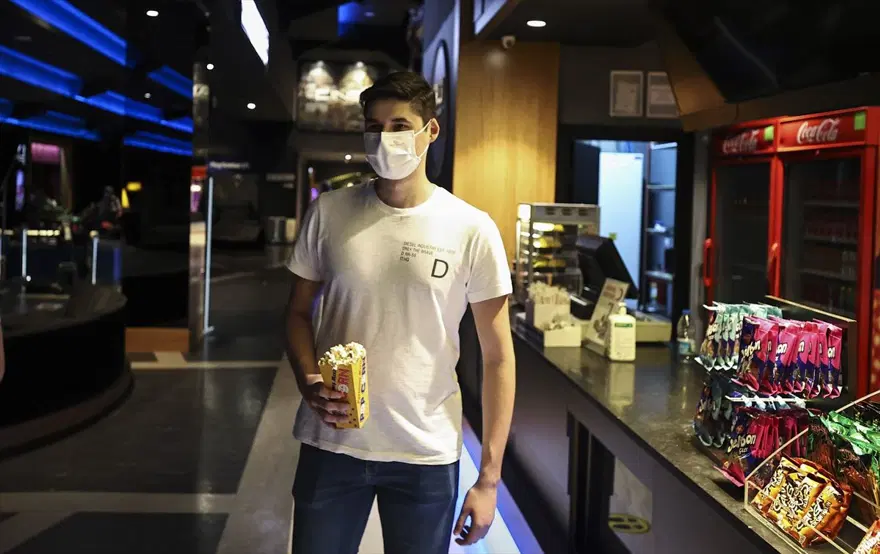 Sinema salonları yeniden kapılarını açtı 4
