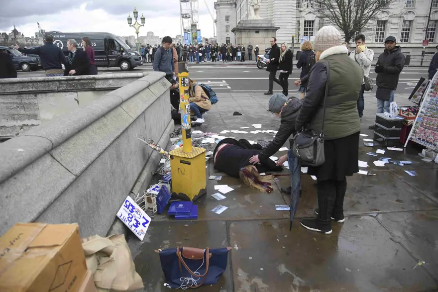 Londra'da silah sesleri (Olay yerinden ilk kareler) 1