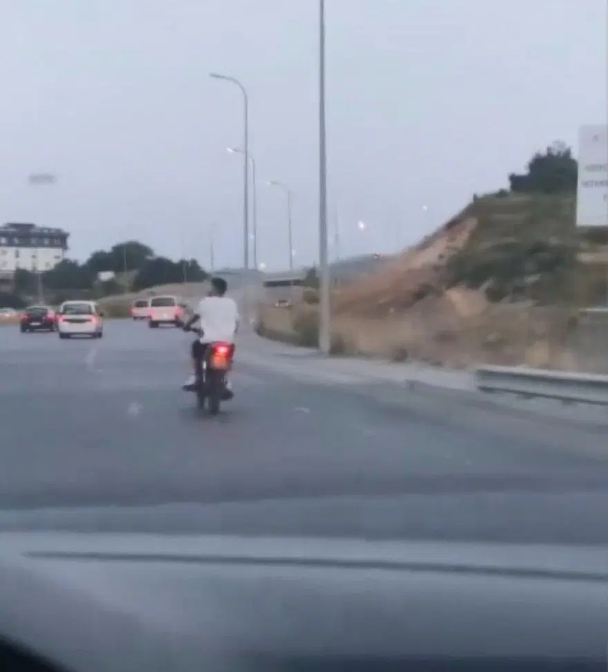 İstanbul’da akan trafikte tehlikeli hareketler 