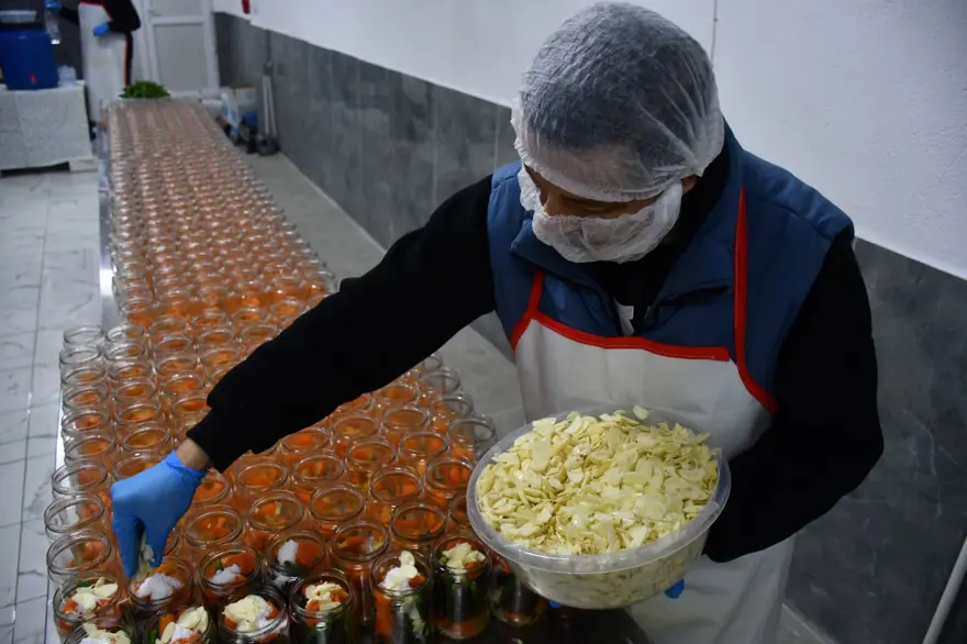 Bilecik'ten ABD, Kanada ve Almanya'ya gönderildi: Hardal tohumlu turşu ile ihracata hazırlanıyorlar Bilecik'ten ABD, Kanada ve Almanya'ya gönderildi: Hardal tohumlu turşu ile ihracata hazırlanıyorlar