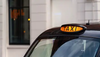 Taksicilerden UBER'e dava: Her şoför 25 bin sterlin alacak