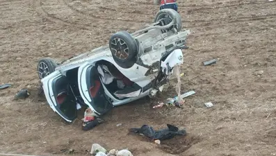 Köpeğe çarpmamak için manevra yapan otomobil takla attı: 1 ölü, 2 yaralı