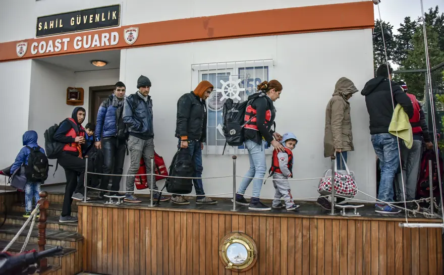 Yunanistan'a geçmeye çalışan 82 sığınmacı kurtarıldı 13