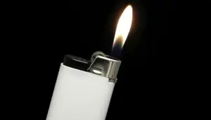 13 yaşındaki çocuk çakmak kurbanı