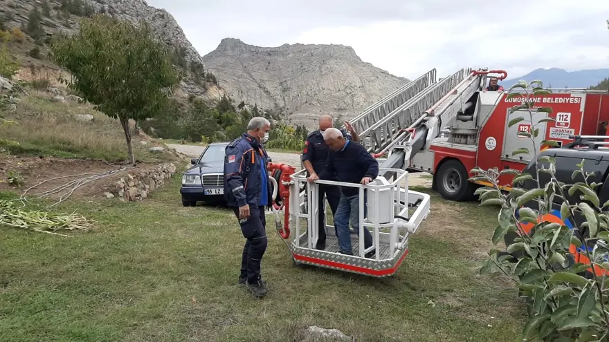 Tamir etmek için çıktığı çatıda mahsur kaldı 2