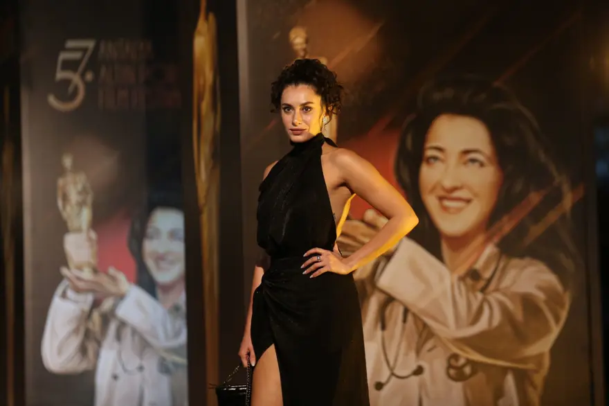 Altın Portakal Film Festivali kırmızı halı geçişiyle başladı 18