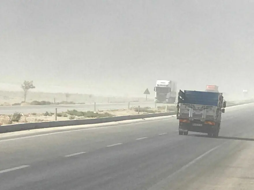 Konya'da kum fırtınası: Görüş mesafesi 20 metreye düştü Konya'da kum fırtınası: Görüş mesafesi 20 metreye düştü