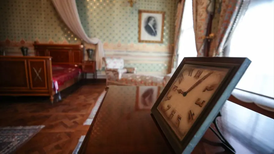 Dolmabahçe Sarayı: Büyük Önder Atatürk'ün son günlerini geçirdiği yer 16 Dolmabahçe Sarayı: Büyük Önder Atatürk'ün son günlerini geçirdiği yer 16