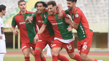 Karşıyaka çift kulvarda zirvede