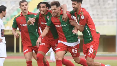 Karşıyaka çift kulvarda zirvede