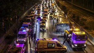 Makas atarken zincirleme kazaya neden oldular: 5 yaralı