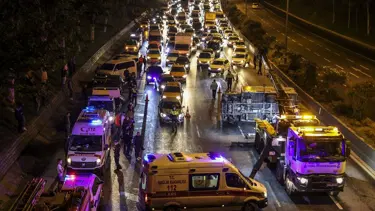 Makas atarken zincirleme kazaya neden oldular: 5 yaralı